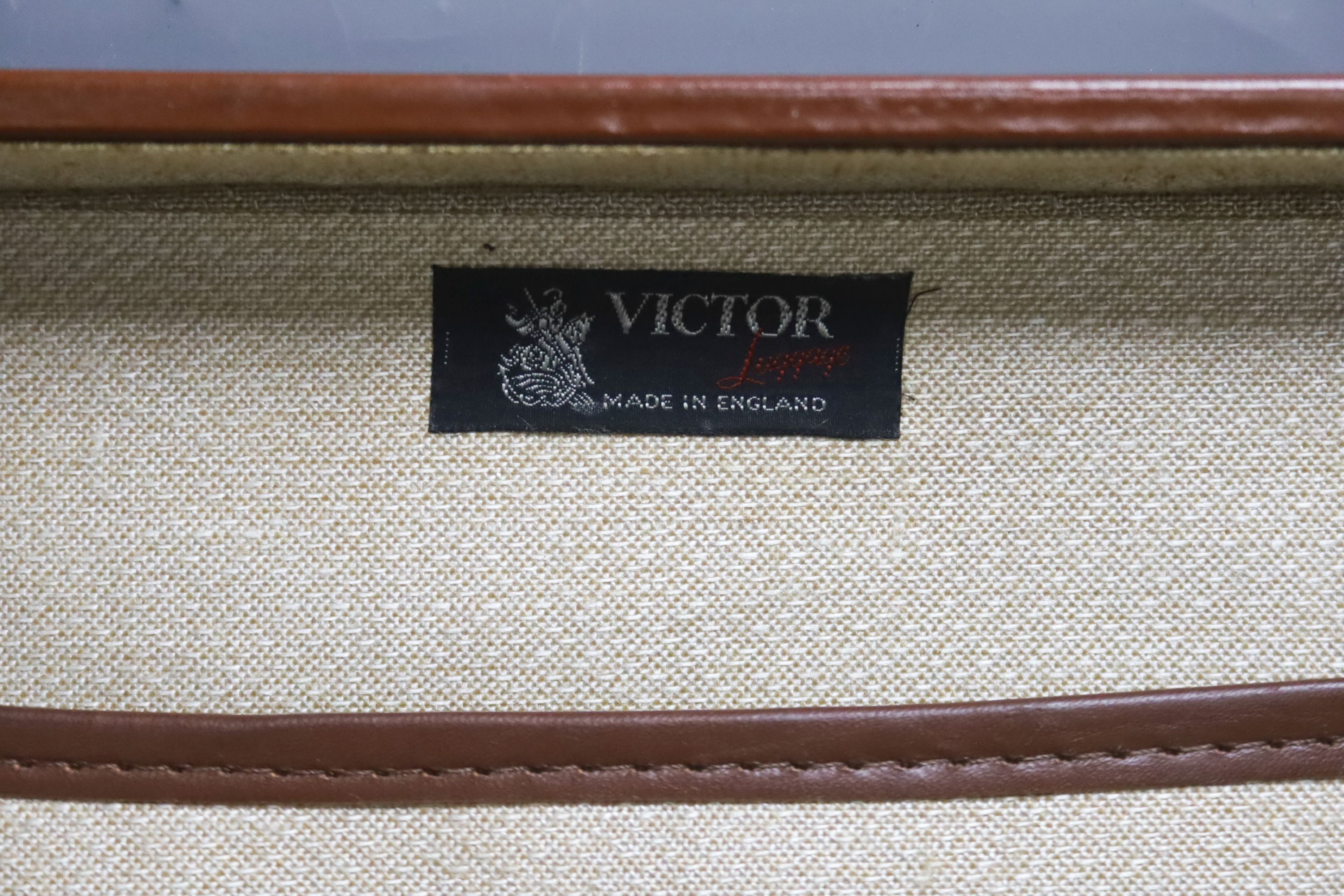 A 1950's Victor tan leather case